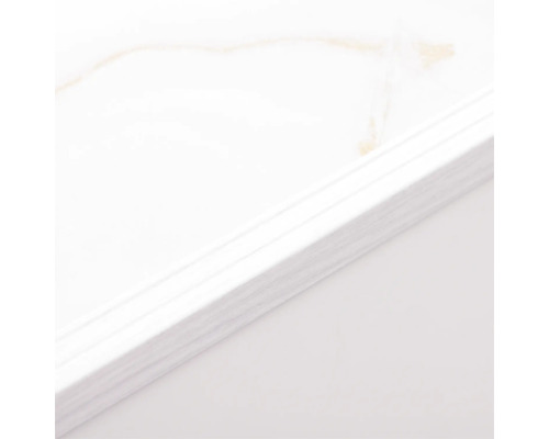 Stivă de plăci de perete albe cu textură de marmură