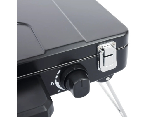 Prim-plan al unui aragaz portabil cu gaz, cu buton rotativ și închizătoare