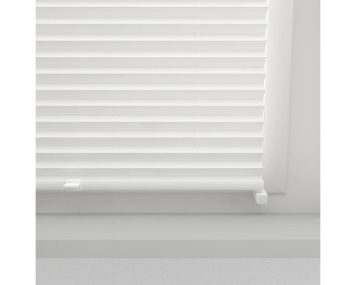 Stor pliat pe fereastră