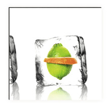 Tablou decorativ de perete cu lime și felie de portocală în cuburi de gheață