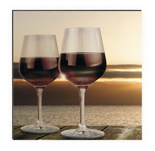 Tablou de perete cu două pahare de vin în fața unui apus de soare