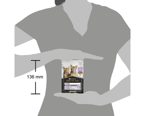 Pachet de hrană pentru pisoi Purina Pro Plan Kitten, cu indicarea dimensiunii de 136 mm.