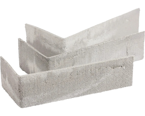 Trei pietre de colț din beton