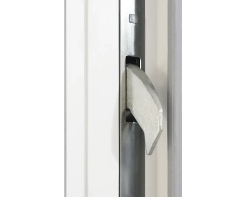 Detaliu al unui zăvor metalic pe o ușă sau poartă pentru blocare.