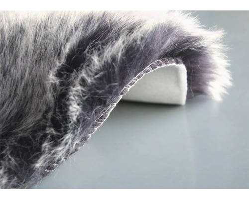 Prim-plan cu blană artificială