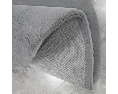 Covor gri cu spate țesut