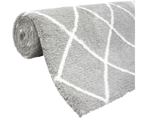 Covor gri rulat cu model geometric