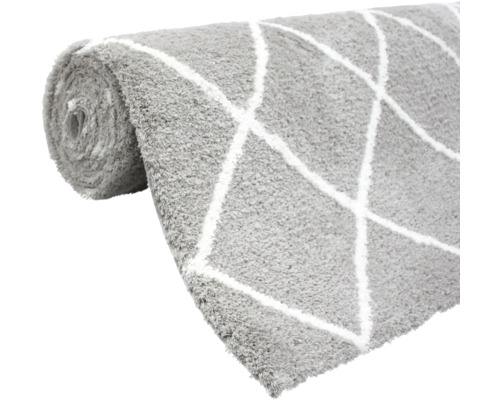 Covor gri cu model în romburi rulat