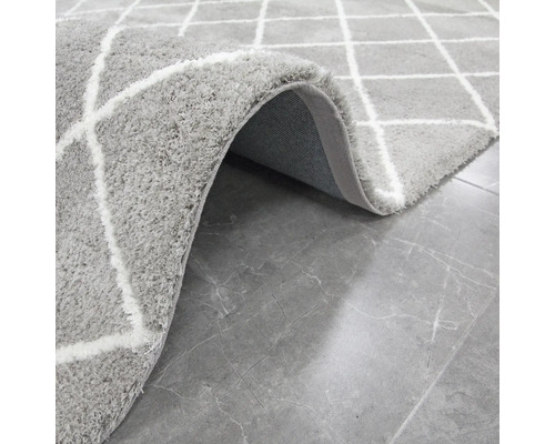 Covor gri cu model de romburi