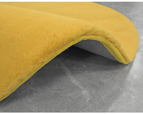 Detaliu covor rotund cu fir