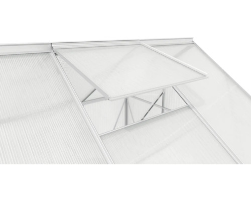 Imagine detaliată a unei sere cu o fereastră deschisă pentru ventilație