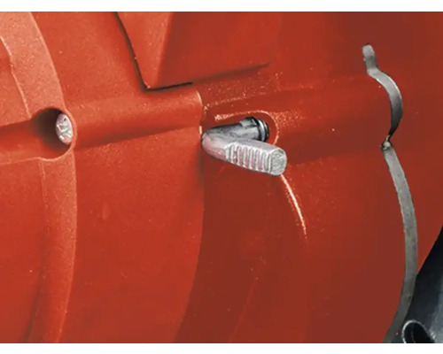 Vizualizare detaliată a unei fixări pe un echipament de construcții