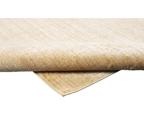 Prim-plan cu un covor de culoare deschisă