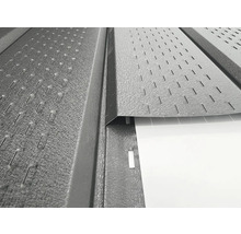 Imagine detaliată a unei table metalice perforate pentru acoperiș