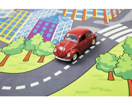 Covor de joacă cu motiv urban și mașină de jucărie