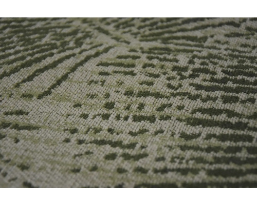 Prim-plan al unui covor cu model abstract