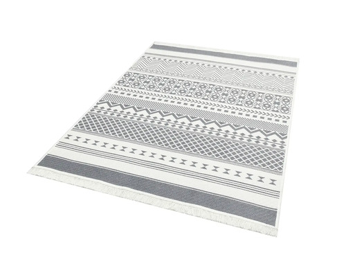 Covor cu modele geometrice