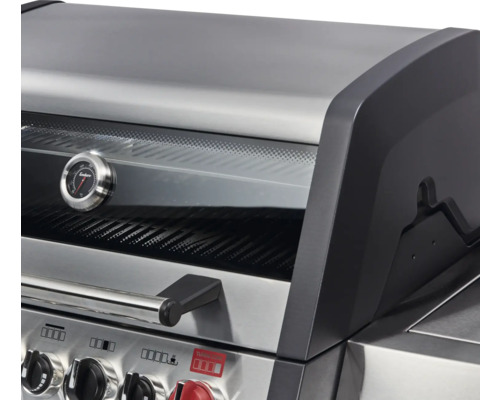 Prim-plan cu grătar pe gaz cu afișaj de temperatură