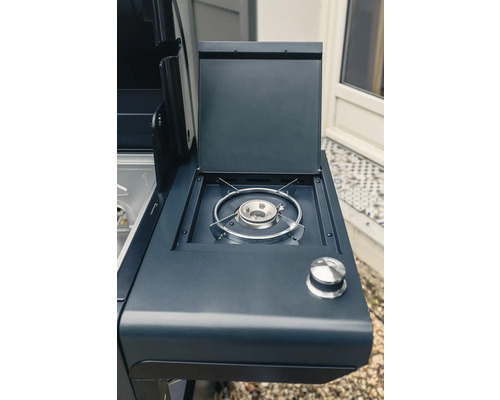 Arzător lateral pentru grătar pe gaz cu buton de control și capac deschis