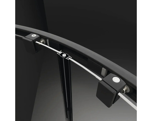 Vizualizare detaliată a unei cabine de duș cu suport