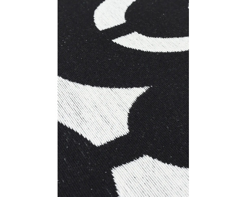 Prim-plan cu un covor negru cu model alb