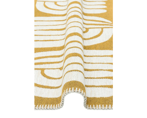 Covor cu model geometric în formă rulată