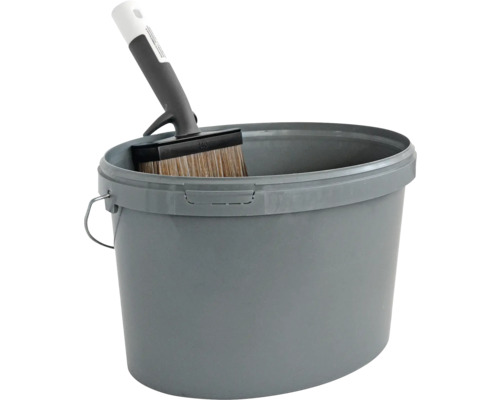 Găleată gri cu vopsea și pensulă