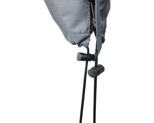 Prim-plan cu prelată cu fermoar și șnur.