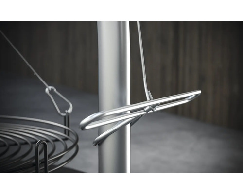 Vizualizare detaliată a grătarului cu componente din oțel inoxidabil