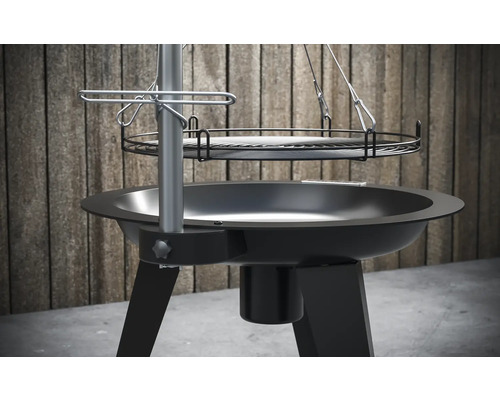 Vatră cu grătar și braț rotativ