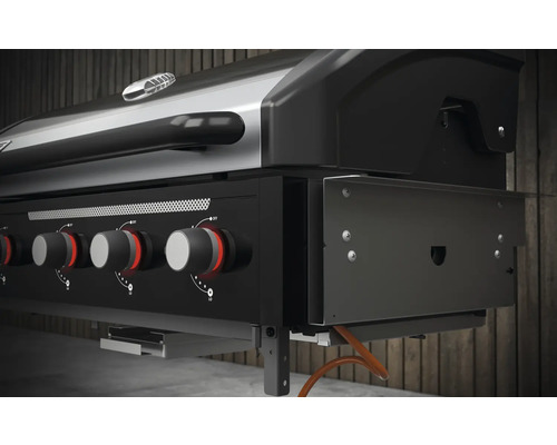 Grătar pe gaz cu mai multe arzătoare și butoane de control