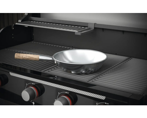 Grătar cu tigaie pe grătar