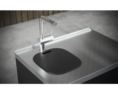 Bucătărie de exterior din inox cu chiuvetă și baterie