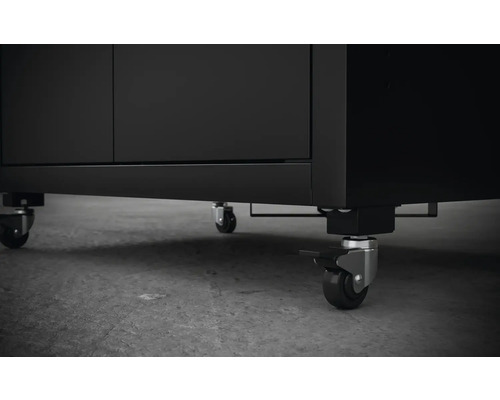 Rotițe sub un dulap pentru o mișcare mai ușoară