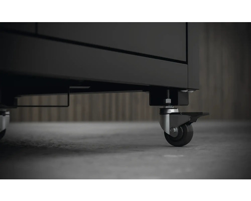 Vizualizare detaliată a rolelor unui dulap de atelier