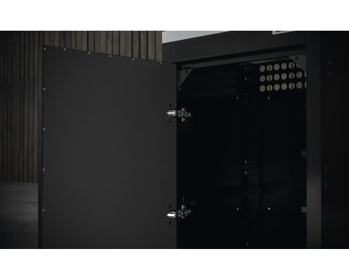 Dulap de scule deschis pentru depozitarea uneltelor și a sculelor de grădinărit.