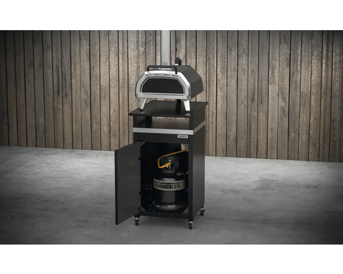 Cuptor de pizza pe gaz pe cărucior cu ușa deschisă și butelie de gaz