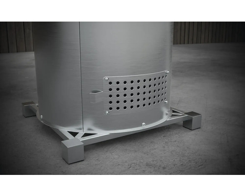 Imagine detaliată cu un grătar de grădină din oțel inoxidabil, cu orificii de aerisire și suport