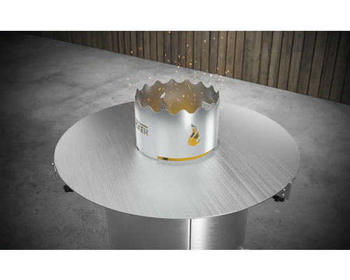 Focar cu apărătoare de scântei și masă