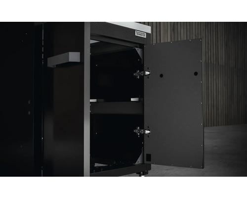 Spațiu de depozitare a peleților Tennker negru cu ușa deschisă