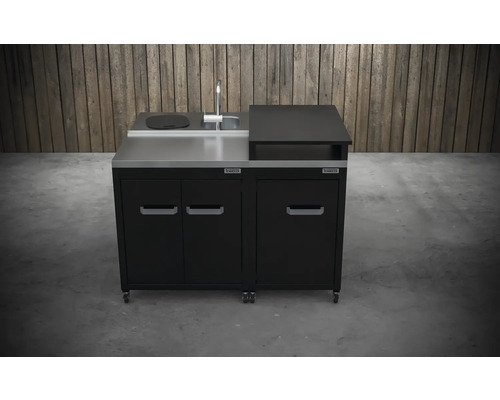 Bucătărie de exterior cu chiuvetă, robinet și blat de lucru