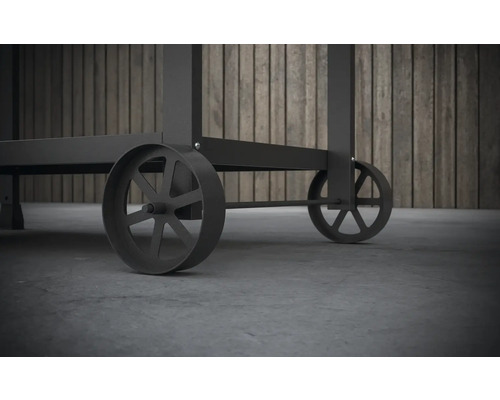 Prim-plan cu șasiul unui grătar cu roți