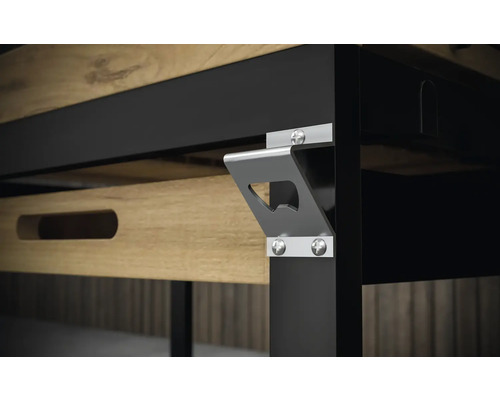 Imagine detaliată a unei mese cu un deschizător de sticle integrat pe picior.