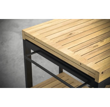 Imagine detaliată a unui cărucior de servire cu blat de lucru din lemn și cadru metalic negru.