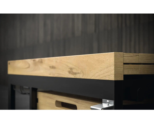 Imagine detaliată cu banc de lucru cu blat din lemn și sertar