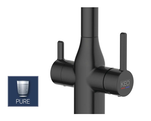 Prim-plan cu o baterie de bucătărie neagră, cu funcție de filtrare a apei și logo KEO.