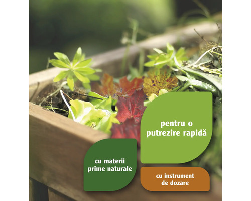 Accelerator de compost în compostor cu material natural și instrument de dozare