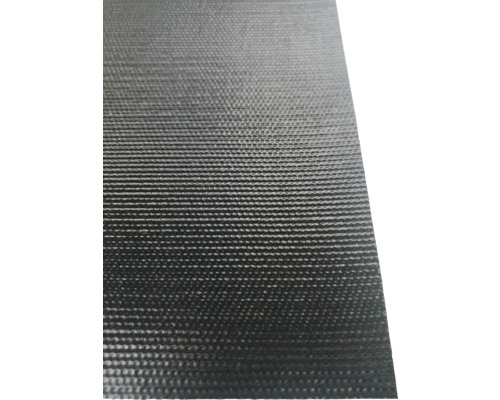 Prim-plan cu o rolă anti-alunecare neagră cu textură cu noduri