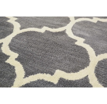 Covor gri cu model alb
