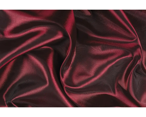 Material vișiniu cu pliuri